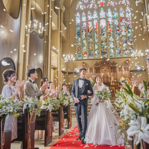 ここでした味わうことのできない大人気演出！「天使の羽」がお二人を祝福します！！|マリエール山手(Marriyell YAMATE)の写真(20233494)