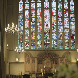 19世紀アートの最高峰といわれる華麗なステンドグラスが、美しい輝きを放ち、セント・リージェンツ大聖堂の荘厳美と共に華開いています。|マリエール山手(Marriyell YAMATE)の写真(34545471)
