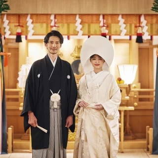 ホテル館内神殿では、まるで挙式を行っているかのようなお写真撮影も可