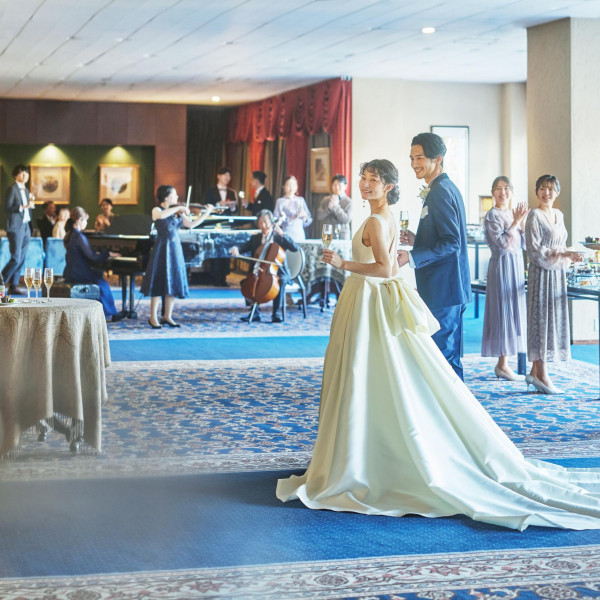 披露宴前のウエルカムパーティは光の射し込む特別な空間