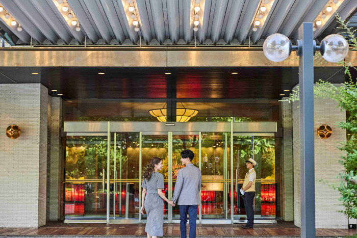 地下鉄伏見駅から徒歩2分 抜群の好立地でスタッフがお迎えいたします