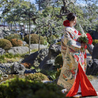 桜・藤・紫陽花・紅葉等とシーズンごとに様々な装いに変化する日本庭園で最高に輝く瞬間を