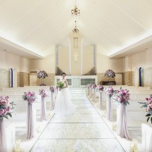 教会内は白を基調とした雰囲気。|ラヴィール岡山の写真(25056379)
