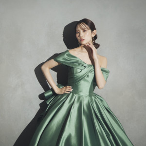 アシンメトリーなデザインと光沢感が、洗練された大人の魅力を引き立てます|ラヴィール岡山の写真(54396376)