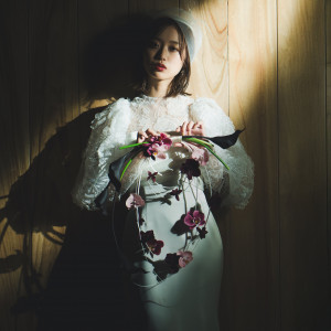 繊細なレースと立体的なフラワーが織りなす、唯一無二の存在感|ラヴィール岡山の写真(54396377)