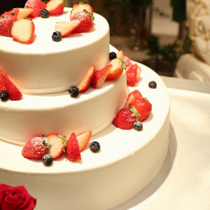 苺がかわいい3段ケーキ|グランドパティオ都城の写真(20528162)