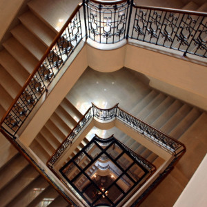 アイアン手すりの螺旋階段は撮影スポットとしても人気。|ホテルモントレ仙台の写真(240943)