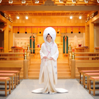 白無垢、綿帽子の日本の伝統的な花嫁姿も映える