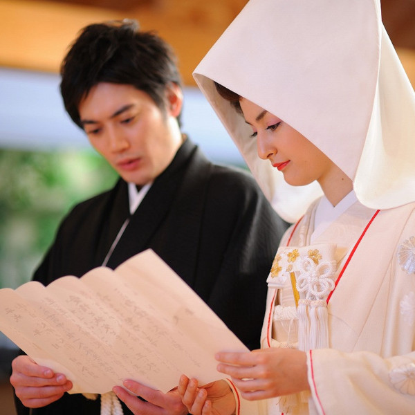ご家族が見守る中神聖な挙式