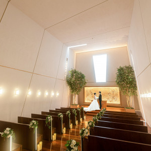 純白の空間に祝福の光が降り注ぐ「アクティス」とは、ギリシャ語で「光線」。|京都ブライトンホテルの写真(28537651)