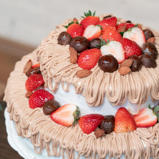 ウエディングケーキはゲストにも召し上がって頂く生ケーキをご用意しております。