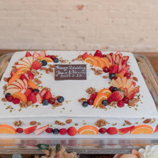 生花や高さのあるケーキ等は入刀用ケーキとして別途ご用意することも可能。