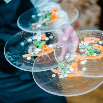 お客様のご希望に合わせた対応かつ丁寧に盛り付け。