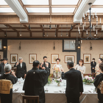 ご年配の皆様にも感心していただけるほどの上質な空間。大正建築の美しさをお楽しみください。