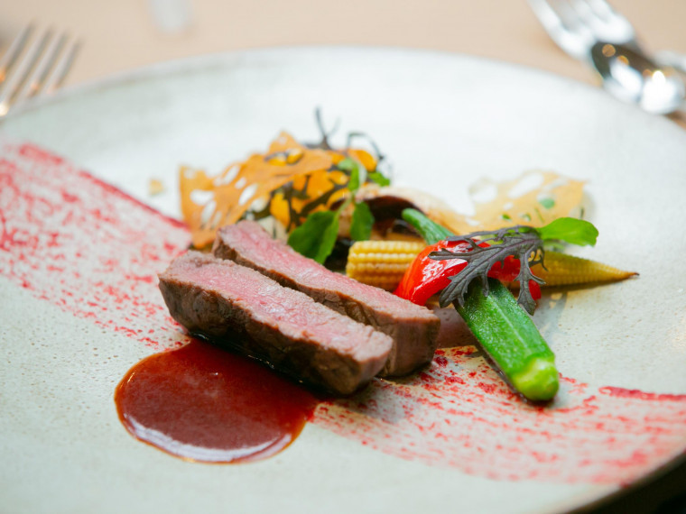 自宅にシェフを招くような一組だけのためのフルオーダーメニュー