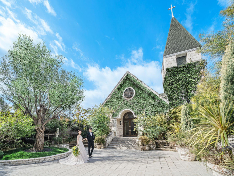 【駅徒歩15秒の好立地】口コミ1位の緑溢れる独立型チャペル