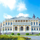 ヨーロッパの実在する世界遺産のお城をモチーフにした豪華な外観は、いつかはここで結婚式をしたい・・・そんな夢を描く憧れの宮殿。