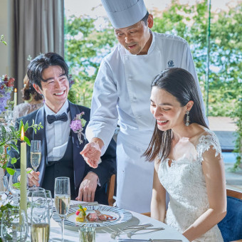 瀬戸内海の食材にこだわったお料理。シェフの迫力あるパフォーマンスも人気。