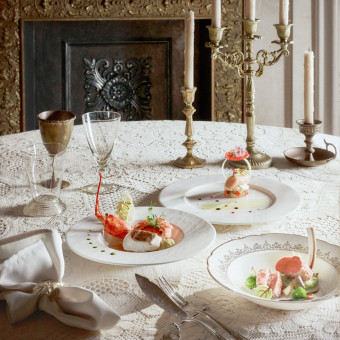 ゲストの会話が料理を中心に盛り上がるように、当日、ゲストが和と洋のコースを選ぶことが可能