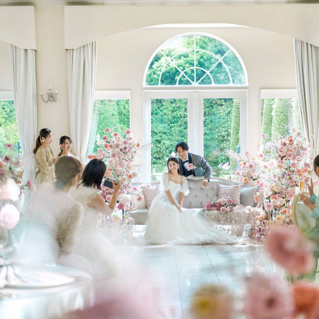 ソファスタイルでゲストとの距離も近くリラックスしておしゃべりができる♪