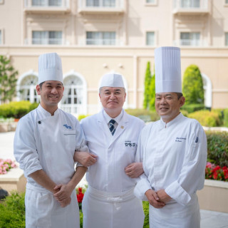 日本料理、中国料理、南欧料理の各料理長が腕によりをかけて最高のお料理をご用意いたします