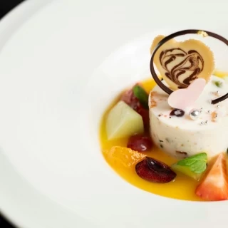 ラウンジ「Dolce」でのパティシエ特製スイーツセットご招待
