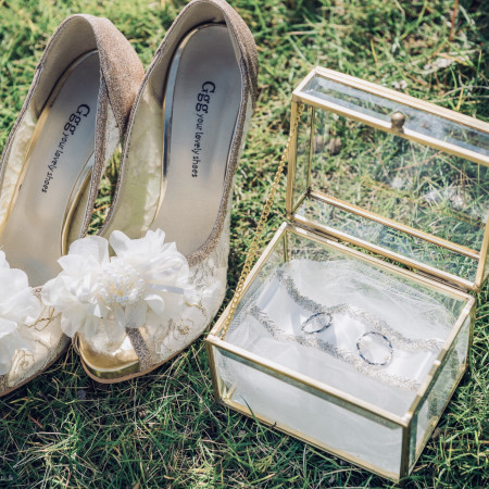 「something four」新しいもの・古いもの・借りたもの・青いもの…結婚式で花嫁が身に着ける4つのアイテムのことでイギリスの伝統的なしきたりです