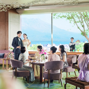 《カサブランカ》大きな窓から見えるのは鹿児島の景色と桜島。ソファスタイルでリラックス|SHIROYAMA HOTEL kagoshima（城山ホテル鹿児島）の写真(32429347)