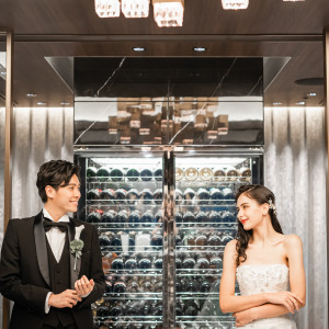 ラグジュアリーなワインセラー前でのショットもオシャレに|SHIROYAMA HOTEL kagoshima（城山ホテル鹿児島）の写真(50848341)