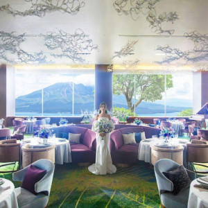 《ザ ラウンジ カサブランカ》3面ガラス張りの大パノラマが魅力（～100名）|SHIROYAMA HOTEL kagoshima（城山ホテル鹿児島）の写真(55855740)