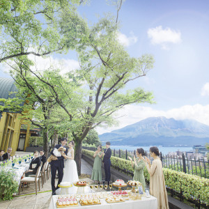 ホルトゲストヴィラでは1軒屋邸宅を貸し切りにして桜島、錦江湾、鹿児島市街地を一望しながらのガーデンパーティも。記憶に残る一日に。|SHIROYAMA HOTEL kagoshima（城山ホテル鹿児島）の写真(53387513)