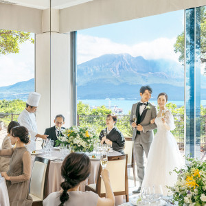 【レインボー】自然光が差し込む、明るい会場でのパーティを|SHIROYAMA HOTEL kagoshima（城山ホテル鹿児島）の写真(51147772)