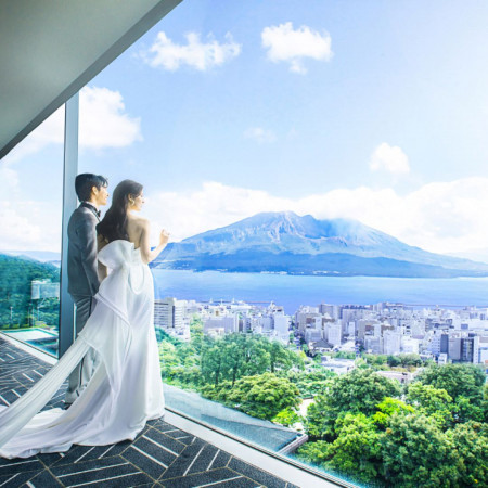 《ルシエル》青い空に近い雄大な桜島や煌めく錦江湾の絶景とともにゲストと会話を楽しむ時間を