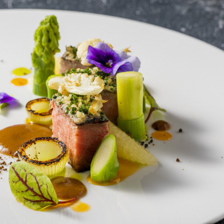 【ホルトゲストヴィラ】料理長が心を込めて仕上げる料理は味はもちろん目でも楽しめる