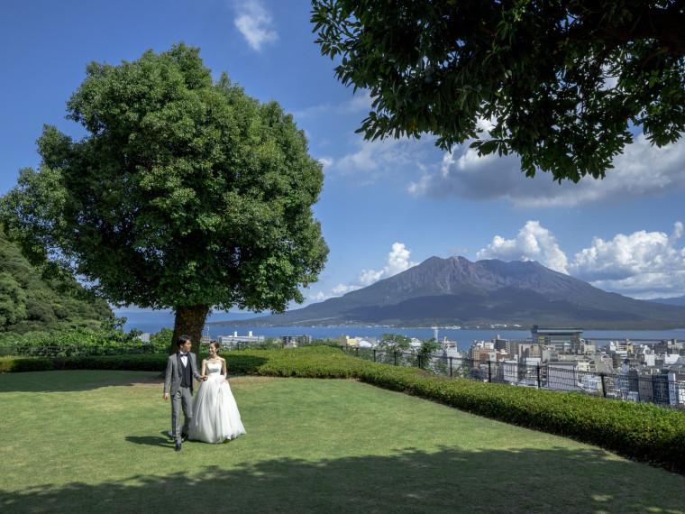 桜島、錦江湾、市街地を一望できるガーデンでの挙式&パーティを