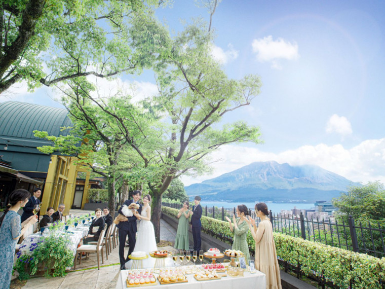 桜島、錦江湾、市街地を一望できるガーデンでの挙式＆パーティを