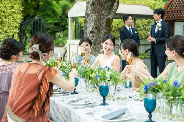 広大なガーデンを貸切にしてふたりらしい自由なパーティを