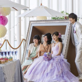 オリジナルのフレームソファでゲストと記念写真も。