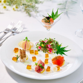 見た目も鮮やかなコース料理は目でも楽しんで頂けます。