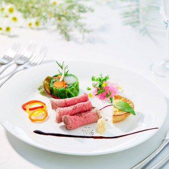 盛り付け一つ一つも手を抜くことなく、見ても美味しいお料理を演出致します。