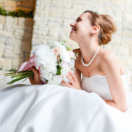 ホワイエにはバーも完備