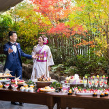 <秋のコーディネート>
色づいた草花が茂るテラスで贅沢にデザートブッフェ。
和装×和スイーツで思い出に残る一日を。