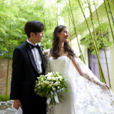 エントランスの竹林にドレスをなびかせ、
思い出深い1枚を。
