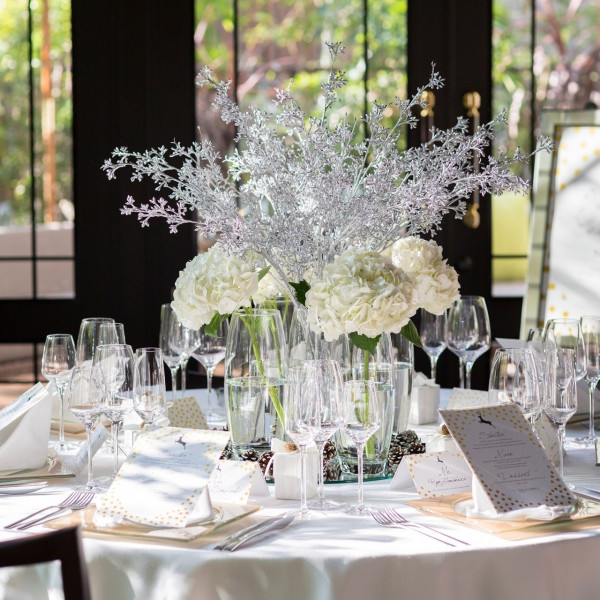 <冬のコーディネート>
まるで雪化粧された様なフラワー装飾。|横浜迎賓館の写真(1302079)