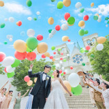 【土日祝日AMフェア限定2大演出体験】大階段でバルーンリリースセレモニー