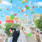 【土日祝日AMフェア限定2大演出体験】大階段でバルーンリリースセレモニー