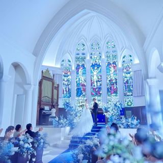 ステンドグラス前での撮影は一生の想い出に