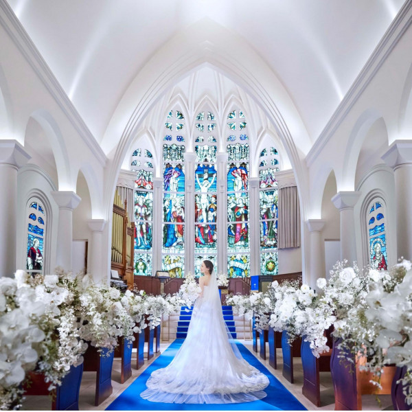 誰もが憧れる王道の独立型大聖堂。県内最大級の圧巻チャペルで一生想い出に残る1枚を。