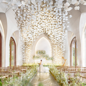 緑・花・光が満ちる独立型チャペルで華やかな誓いを|ザ クラブ オブ エクセレントコーストの写真(54507919)