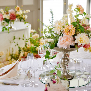 Flower Wedding／ゲストテーブルコーディネート|ザ クラブ オブ エクセレントコーストの写真(36389881)